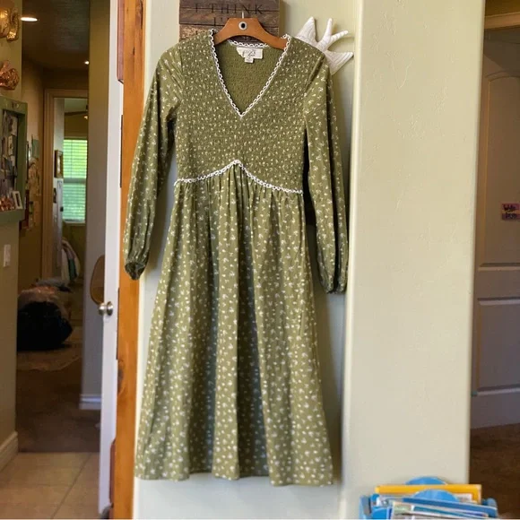 The Stockplace Green Floral Cottage Willow Midi Dress - Picture 1 of 12